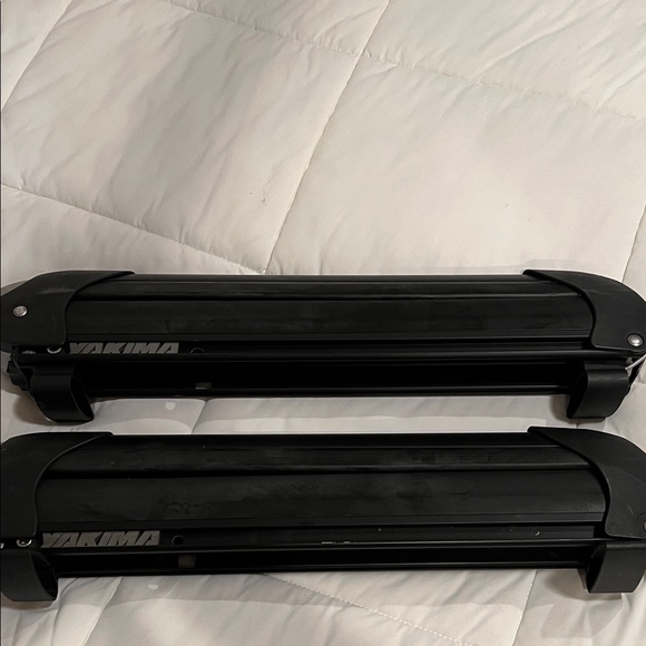 Yakima Other - Pair of Yakima Roof Racks for Skis / Snowboard